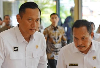Menteri ATR/Ka.BPN RI Agus Harimurti Yudhoyono (AHY) saat berkoordinasi dengan jajarannya.