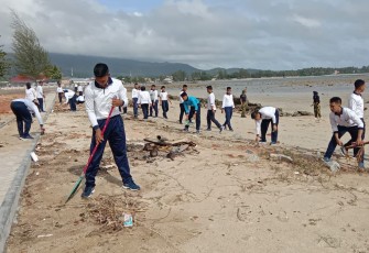 Lanal Ranai Gelar Bersih Pantai 