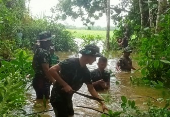 Koramil Amuntai Utara saat Lakukan Aksi Bersih-bersih