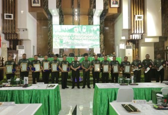 Rapat pimpinan TNI-AD yang berlangsung di Gedung Balai Prajurit Makodam V/Brawijaya, Kota Surabaya, Rabu (06/03/2024) turut dihadiri oleh sejumlah pejabat penting di wilayah teritorial Kodam V/Brawijaya