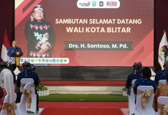 Walikota Blitar Santoso Saat Sampaikan Sambutan di Acara Rakerkomwil ke- 5 APEKSI di Kota Blitar Tahun 2024