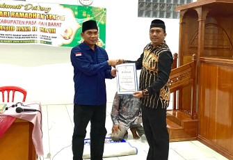 TSR Kajari Pasbar saat Kunjungi Jemaah Masjid Raya Rambah Kinali