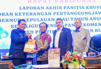 Rapat Paripurna Gubernur Ansar Sampaikan Ranperda RPJPD 2025-2045 dan Pertanggungjawaban Pelaksanaan APBD 2023 pada Paripurna DPRD