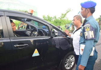 Satuan Tugas Pengamanan (Satgaspam) Bandara Juanda menggelar operasi penegakan ketertiban (Opsgaktib) Tanda Perizinan Khusus Terbatas bagi kendaraan yang melalui akses T1-T2 Bandara Internasional Juanda pada, Kamis (1/2/2024)