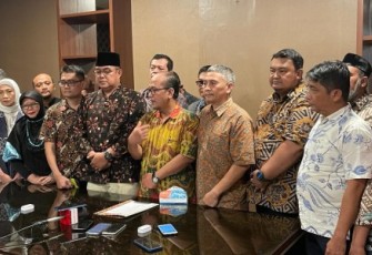 Kelompok masyarakat yang tergabung dalam Alumni Peruguruan Tinggi Negeri dan Swasta Se-Indonesia