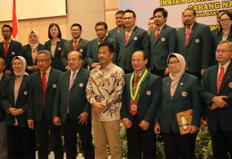 Kepala BP Batam/Walikota Batam, Muhammad Rudi saat menghadiri Pelantikan Pengurus Ikatan Dokter Indonesia (IDI) Wilayah Kepulauan Riau Masa Bakti 2023-2026 di Hotel Harris Batam Centre, Minggu (25/2/2024).