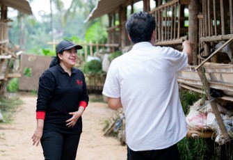 Ketua DPR RI Puan Maharani mengunjungi peternakan Domba yang ada di Magelang, Jawa Tengah. Kepada para peternak, Puan mengingatkan agar hasil dari ternak Domba tersebut diprioritaskan untuk biaya pendidikan anak-anak mereka