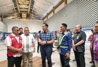 Menko AHY saat Sidak Bandara Internasional Juanda, Surabaya pada Jumat (20/12/2024).