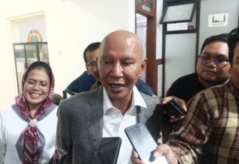 ketua DPD PDI Perjuangan Jatim Said Abdullah di sela kegiatan peringatan Nuzulul Qur'an dan Santunan Anak Yatim dan Janda yang diselenggarakan DPD Baitul Muslimin Indonesia Jatim di kantor DPD PDI Perjuangan Jatim, Minggu (31/3/2024).