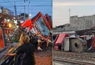 Mobil Damkar Pemkab Indramayu ringsek pasca Tertabrak Kereta Api Barang Wilayah Desa Mekarwaru