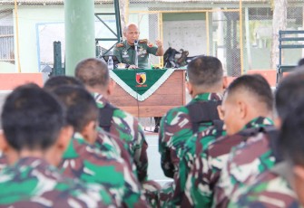 Jam Komandan Dandim 0806/Trenggalek Membangun Harmoni di Tengah Anggota Militer dan PNS