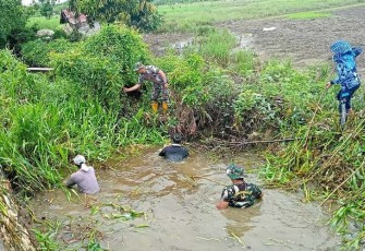 Karya Bakti Koramil Awayan