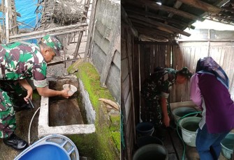 Babinsa Rejomulyo Aktif Bergerak Bersihkan Lingkungan Rumah Warga