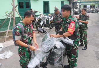Babinsa Kodim Madiun saat Terima Motor Listrik Untuk Operasional