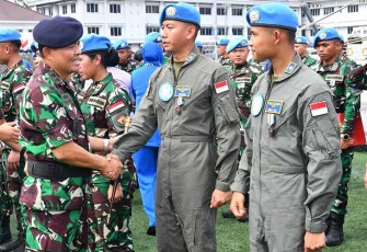Danpuspenerbal saat Turut Sambut Kedatangan KRI FKO-368