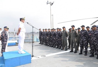 Danguspurla Koarmada II, Laksamana Pertama TNI Amrin Rosihan Hendrotomo, S.E., selaku Ketua Delegasi (Head of Delegation /HoD) TNI Angkatan Laut (TNI AL) saat Beri Motivasi Kepada Prajurit KRI Sultan Iskandar Muda-367