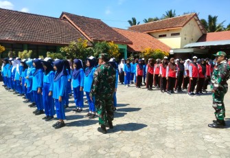 Anggota Kodim 0802/Ponorogo Latih Baris Berbaris