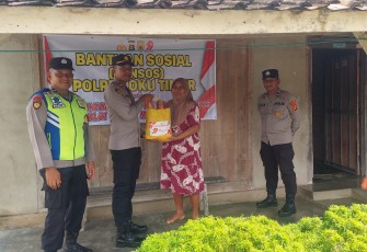 Polsek Belitang III Salurkan Bansos