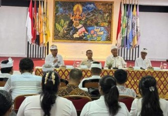Wamendikdasmen Faizal Riza Ul Haq saat berkunjung di SMP Dwijendra, Denpasar, Bali, Selasa (14/1)