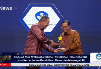 Dirjen Gogot hadir mewakili Mendikdasmen menerima penghargaan.