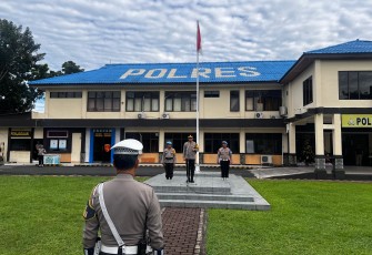 Foto kegiatan apel perdana yang di pimpin oleh Kapolres Bitung, AKBP Albert Zai, S.I.K.,M.H