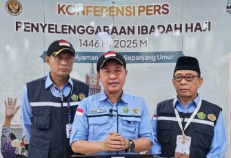 Dirjen PHU Kemenag Hilman Latief saat memberikan konferensi pers di Makkah, Minggu (1/6)