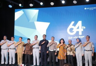 Dirjen Bina Keuda Kemendagri Agus Fatoni Terima Penghargaan dari Kementerian BUMN sebagai Pembina Samsat Nasional