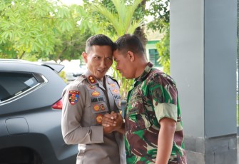 Kapolres Ponorogo AKBP Andin Wisnu Sudibyo S.I.K.,M.Si. disambut langsung Komandan Kodim 0802/Ponorogo Letkol Inf Dwi Soerjono beserta para Perwira Staf, Selasa (21/01/2025).