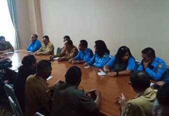Perumda Tirta Komodo Ruteng saat beraudiensi dengan Sekda Manggarai dan LSM LPPDM,Senin(13/01/2025)