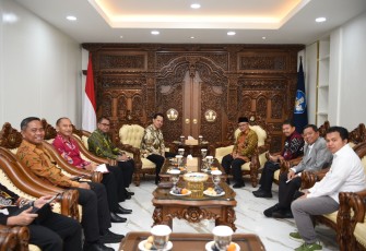 Menteri Pendidikan Dasar dan Menengah (Mendikdasmen), Abdul Mu'ti, menerima kunjungan Kepala Badan Pengendalian Pembangunan dan Investigasi Khusus (BPPIK), Aries Marsudiyanto, di Kompleks Kemendikdasmen, Senayan, Jakarta, Jumat (17/1)