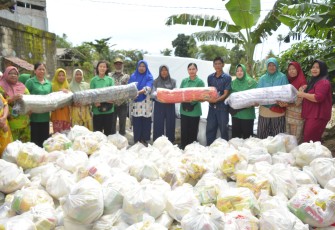 Persit Korem 023 PD I/BB Salurkan Bantuan dan Gelar Trauma Healing bagi Anak-Anak Korban Banjir dan Longsor