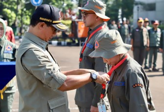 Kepala BNPB Letjen TNI Dr. Suharyanto, S.Sos, M.M, memimpin upacara pembukaan orientasi CPNS BNPB tahun anggaran 2024, di Gedung Pusdiklat INA-DRTG Sentul, Bogor, Jumat (20/6)
