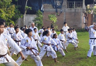 Karateka Cilik Kodim 0806/Trenggalek Tempaan INTAR di Gashuku INKAI Jatim 2025