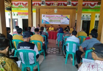Babinsa Koramil 15/Karanganyar Kodim 0805/Ngawi Sertu Maryono  menghadiri kegiatan Musyawarah Perencanaan Pembangunan (Musrenbang) bertempat di Balai Desa Sriwedari, Kecamatan Karanganyar, Kabupaten Ngawi, Minggu (12/01/2025)
