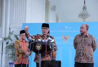 Menteri Desa dan Pembangunan Daerah Tertinggal (Mendes PDT) Yandri Susanto menghadiri Rapat Terbatas di Istana Negara membahas program Makan Bergizi Gratis (MBG), Jumat (17/1/2025)