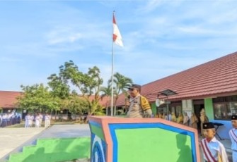 Polsek Belitang II Menjadi Pembina Upacara 