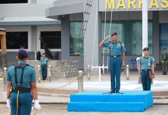  Inspektur Komando Armada III (Ir Koarmada III) Laksamana Pertama TNI AL Sunaryo, S.T., M.Tr.Opsla., CRMP, jadi inspektur upacara 17-an