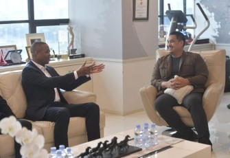 Menteri Pemuda dan Olahraga Republik Indonesia (Menpora RI) Dito Ariotedjo hari Senin (13/1) siang menerima Ketua Umum PSSI Erick Thohir dan Pelatih Timnas Indonesia baru Patrick Kluivert, bersama Asisten Pelatih Denny Landzaat di Lantai 10, Kemenpora, Jakarta