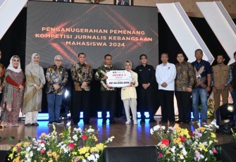 BNPT Serahkan Penghargaan dan Hadiah Kepada Pemenang Kompetisi JKM 