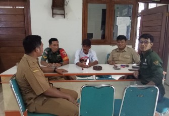 Babinsa Komsos Dengan Perangkat Desa