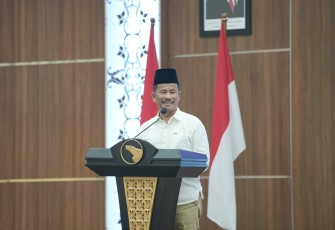 Kepala BP Batam Muhammad Rudi saat memberikan pengarahan di Balairungsari BP Batam, Jumat (24/1/2025).