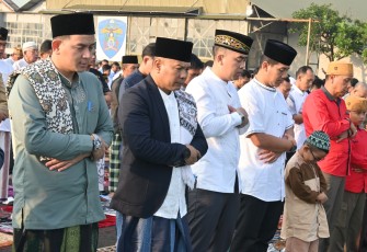 Ribuan Warga Bandung Salat Idul Adha di Lanud Husein Sastranegara