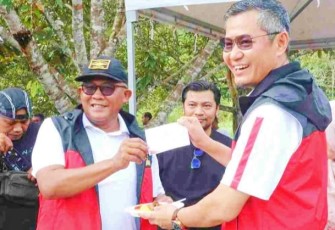 ASN Pemkot Senam Bersama dan Belanja Hasil Petani di Wisata Bukit Manuk