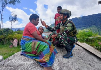 Safari Honai Satgas Yonif 700/WYC di Kampung Yauria
