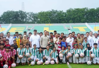 Peresmian stadion sepakbola di Sidoarjo, Senin (17/3)