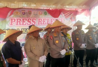 Kapolda Kalteng Bersama Wagub Panen Raya Jagung Serentak Kuartal II di Pulang Pisau