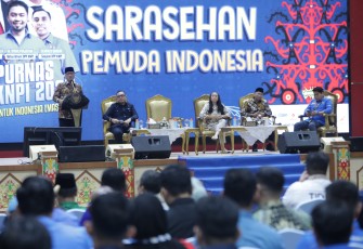 Menteri Desa dan Pembangunan Daerah Tertinggal (Mendes PDT) Yandri Susanto saat menyampaikan Keynote speaker dalam sarasehan Pemuda Indonesia yang digelar oleh DPP KNPI di aula kantor Gubernur Kalimantan Tengah, Jumat (4/7/2025)