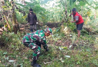 Babinsa Desa Ngranget Melaksanakan Karya Bakti Bersama Masyarakat