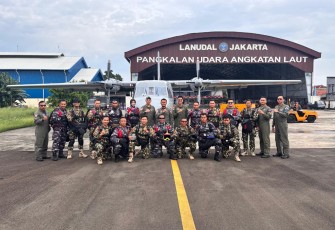 Wing Udara 2 Puspenerbal mengerahkan pesawat NC212 Aviocar (Casa) dari Skuadron Udara 600 untuk mendukung penerjunan prajurit Korps Marinir dalam rangka tasyakuran validasi organisasi di Brigif 1 Marinir, Cilandak, Jakarta Selatan pada Kamis (14/8/2025)