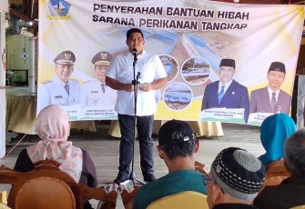 Bupati Roby saat memberikan sambutan dalam acara penyerahan 